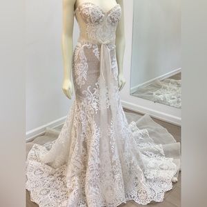 BERTA PRIVEE SAMPLE SALE!! 20-P104 Wedding Dress